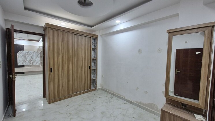 Room, sector 107 2 Bedroom 900 Sq.Ft. Builder Floor In Sector 107 Noida 9800865