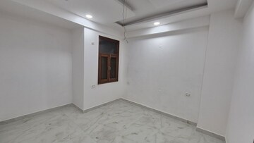 Room in 2 BHK Builder Floor at Sector 107 – for Sale