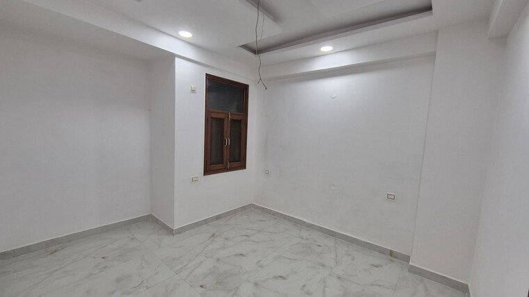 Room, sector 107 2 Bedroom 900 Sq.Ft. Builder Floor In Sector 107 Noida 9800865
