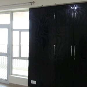 Room in 2.5 BHK Apartment at Gaur City 2 - 16th Avenue, Sector 16c Greater Noida – for Rent