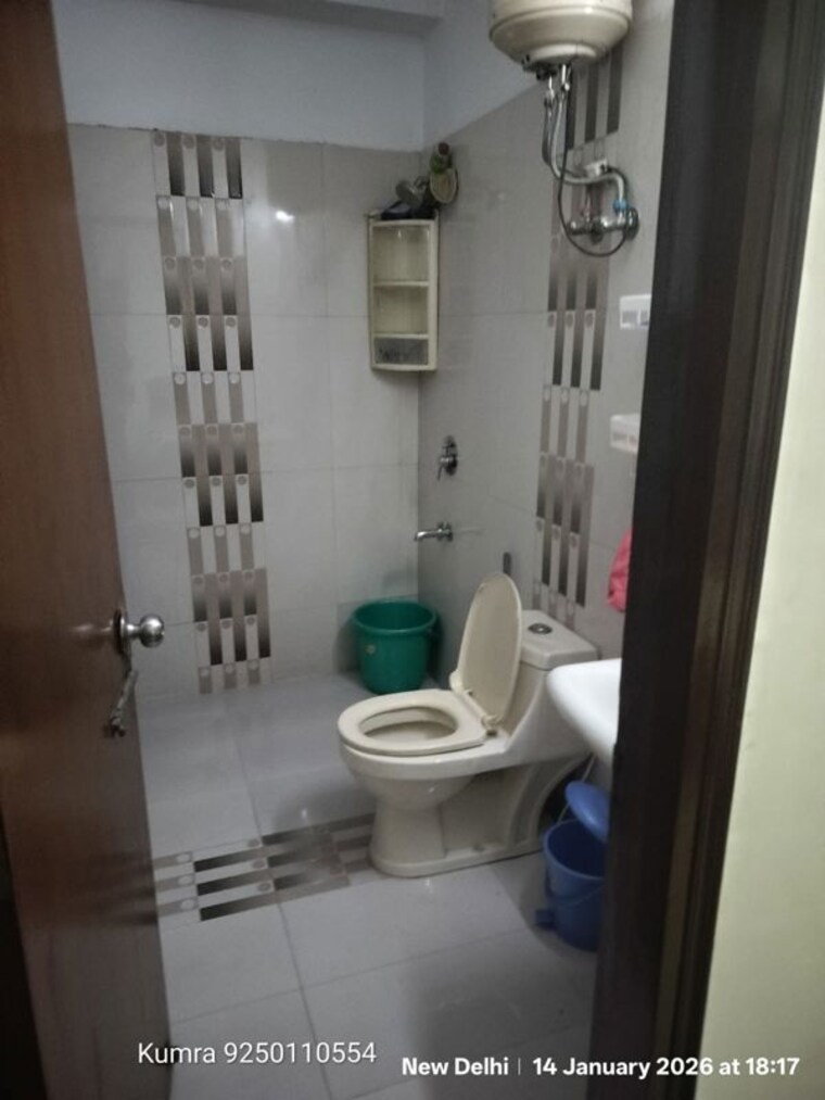 Bathroom, kailash colony 1 Bedroom 1500 Sq.Ft. Builder Floor In Kailash Colony Delhi 9800892