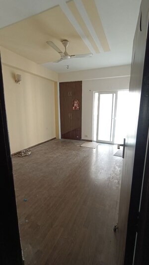 2 BHK Apartment For Rent in Ajnara Grand Heritage, Sector 74