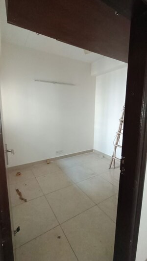 Room in 2 BHK Apartment at Ajnara Grand Heritage, Sector 74 – for Rent