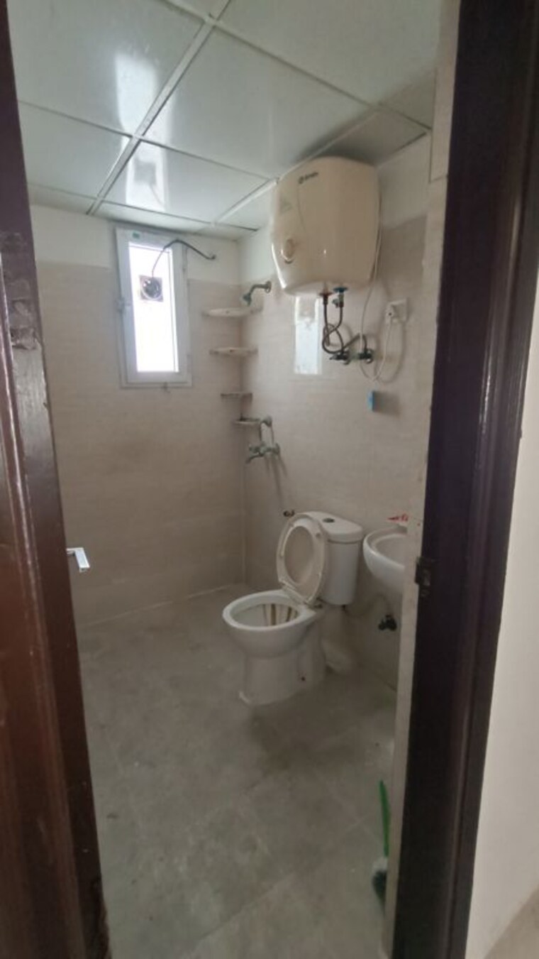 Bathroom, ajnara-grand-heritage 2 Bedroom 984 Sq.Ft. Apartment In Sector 74 Noida 9800901