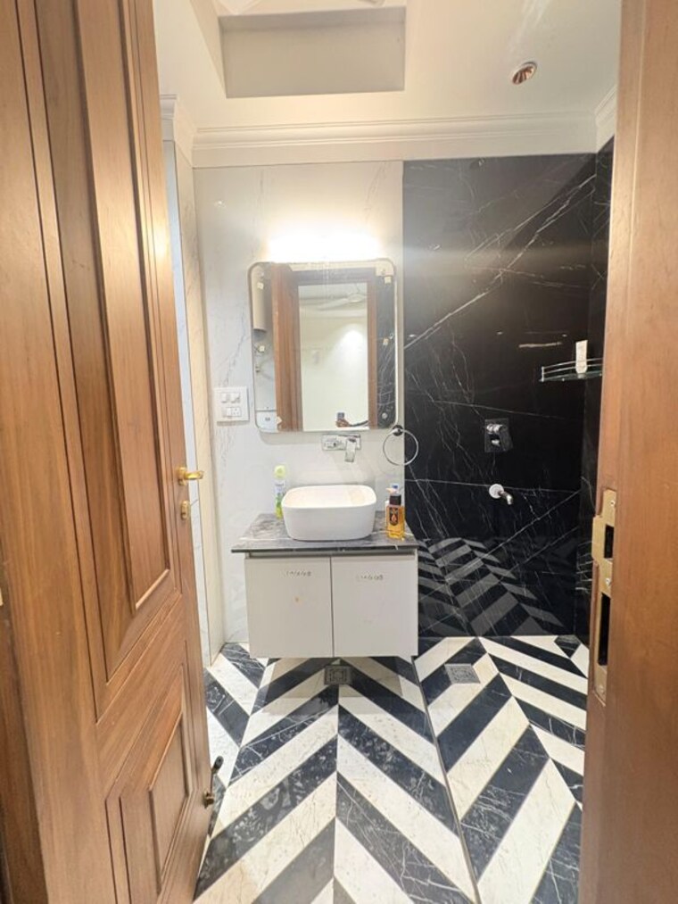 Bathroom, dlf phase ii 3 Bedroom 1745 Sq.Ft. Builder Floor In Dlf Phase ii Gurgaon 9794909