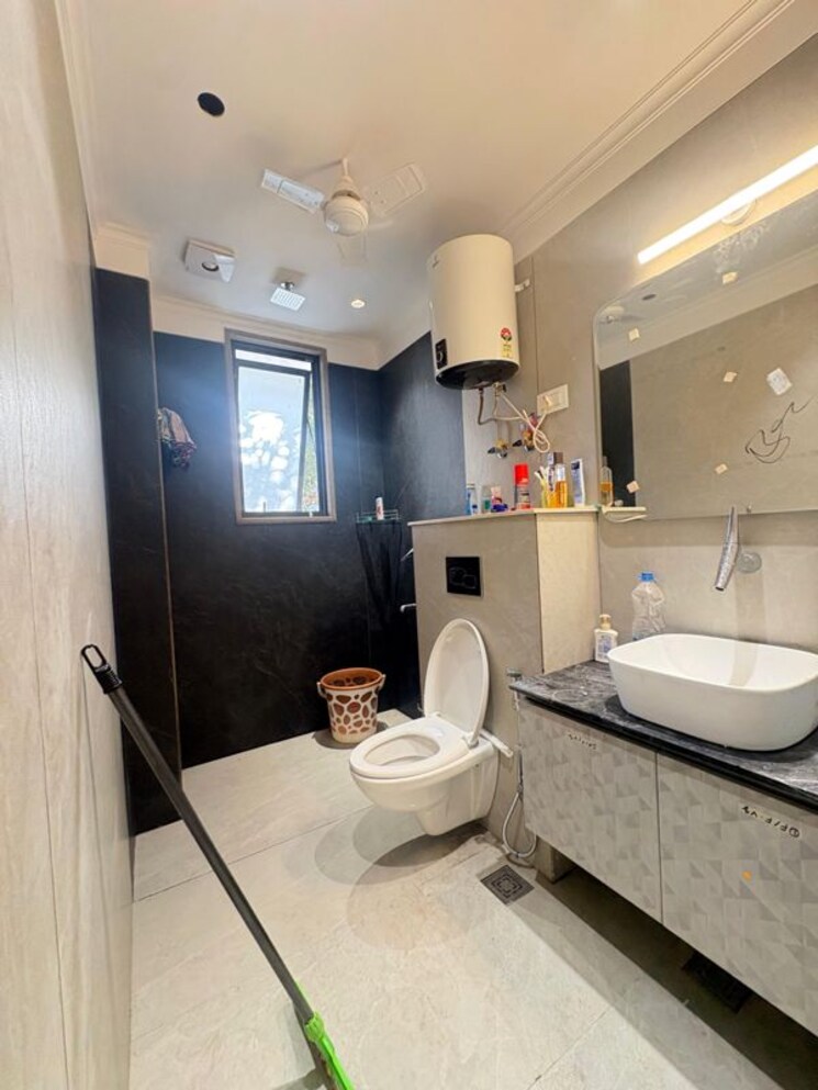 Bathroom, dlf phase ii 3 Bedroom 1745 Sq.Ft. Builder Floor In Dlf Phase ii Gurgaon 9794909