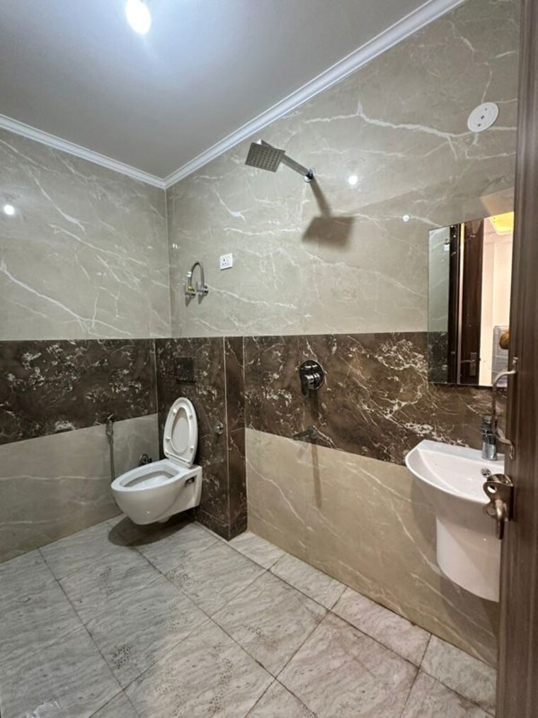 Bathroom, chattarpur 2 Bedroom 875 Sq.Ft. Builder Floor In Chattarpur Delhi 9800908