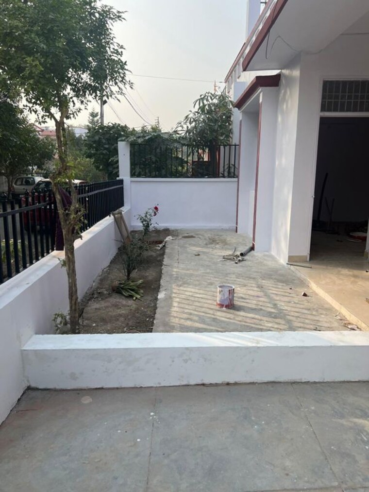 Balcony, masarovar-yojna 3 Bedroom 2000 Sq.Ft. Villa In Rajajipuram Lucknow 9800914
