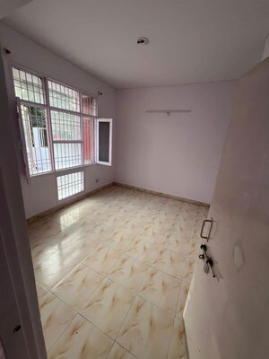 Room in 3 BHK Villa at Masarovar Yojna, Rajajipuram – for Sale