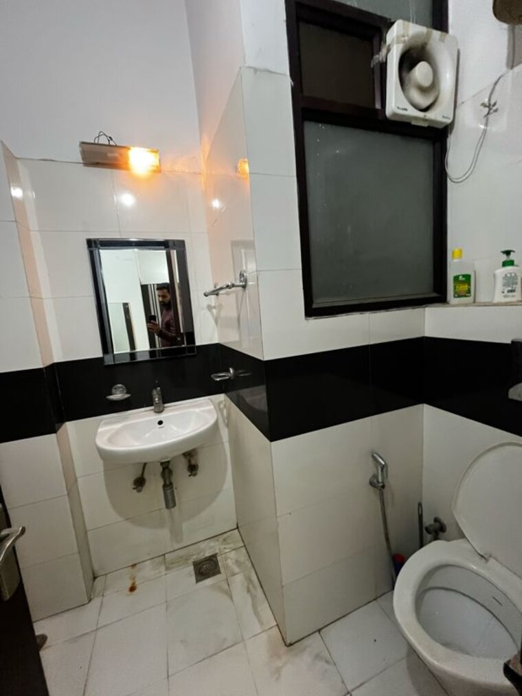 Team Area, sector 43 2 Bedroom 1241 Sq.Ft. Builder Floor In Sector 43 Gurgaon 9800915