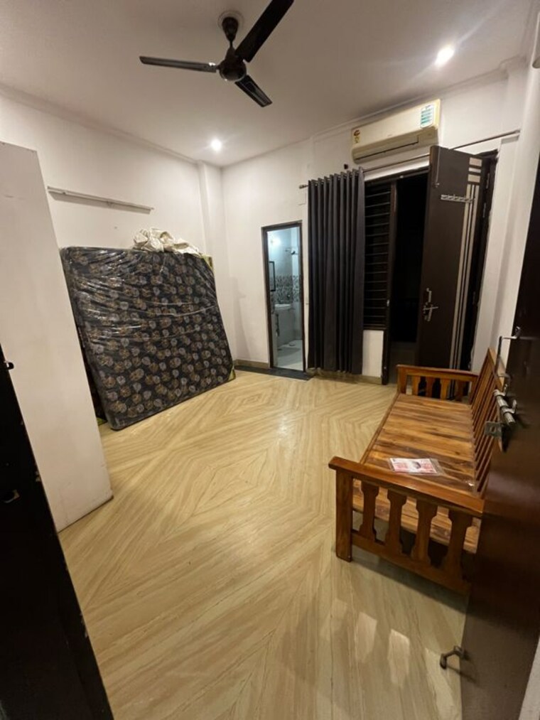 Bedroom, sector 43 2 Bedroom 1241 Sq.Ft. Builder Floor In Sector 43 Gurgaon 9800915