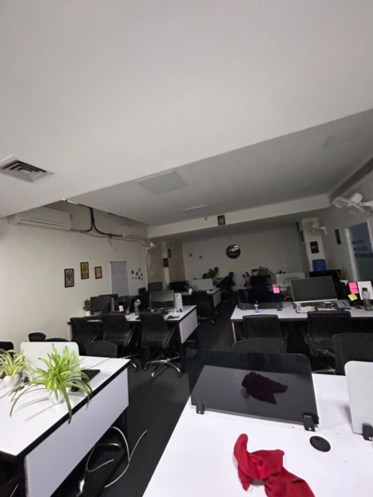 Team Area, sector 1 Commercial Office Space 600 Sq.Ft. In Sector 1 Noida 9800929