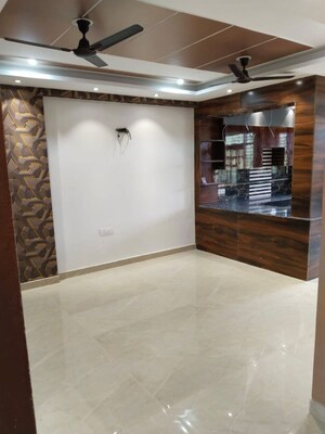 Room in 2 BHK Builder Floor at Sector 52 – for Rent