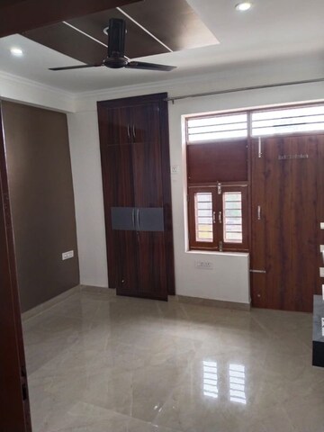 Room in 2 BHK Builder Floor at Sector 52 – for Rent