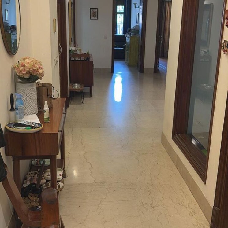 Living Room, sarvodaya enclave 4 Bedroom 475 Sq.Yd. Builder Floor In Sarvodaya Enclave Delhi 9800940