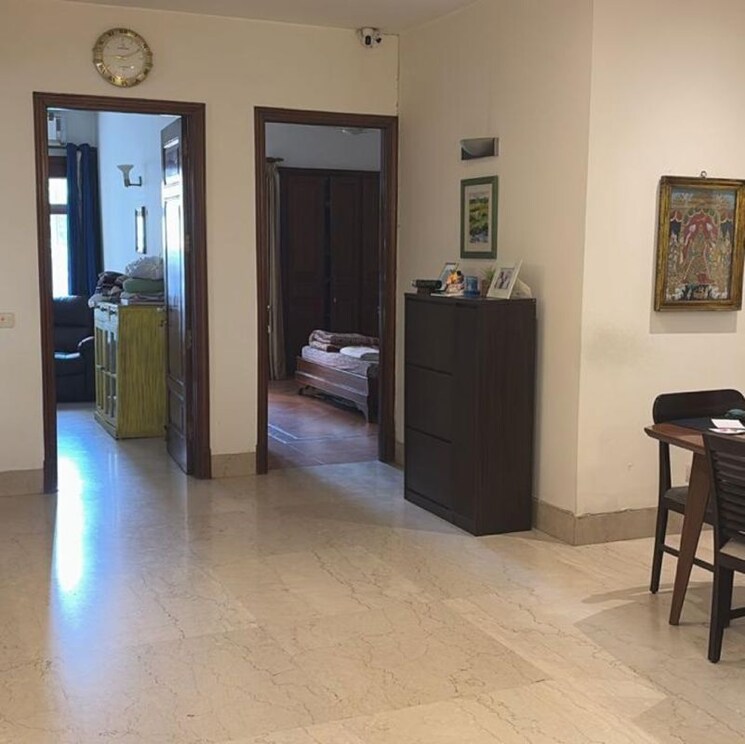 Room, sarvodaya enclave 4 Bedroom 475 Sq.Yd. Builder Floor In Sarvodaya Enclave Delhi 9800940