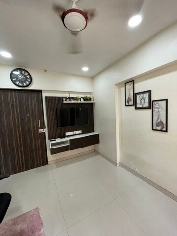 Room in 2 BHK Apartment at Chandiwala Pearl Harmony, Andheri West – for Rent