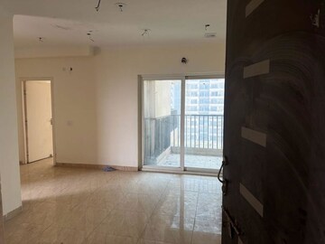 Room in 2 BHK Apartment at Gaur Yamuna City 16th Park View, Gaur Yamuna City – for Sale