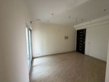 Room in 2 BHK Apartment at Gaur Yamuna City 16th Park View, Gaur Yamuna City – for Sale