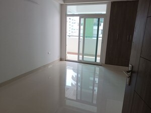 Room in 3 BHK Apartment at Amrapali Heartbeat City, Sector 107 – for Rent