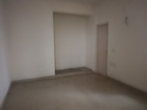 Room in 3.5 BHK Apartment at Amrapali Heartbeat City, Sector 107 – for Rent