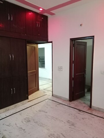 Room in 3 BHK Builder Floor at Huda – for Rent