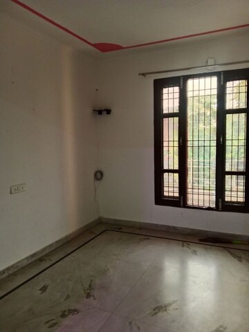 Room in 3 BHK Builder Floor at Huda – for Rent