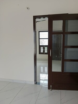 Room in 2 BHK Builder Floor at Huda – for Rent