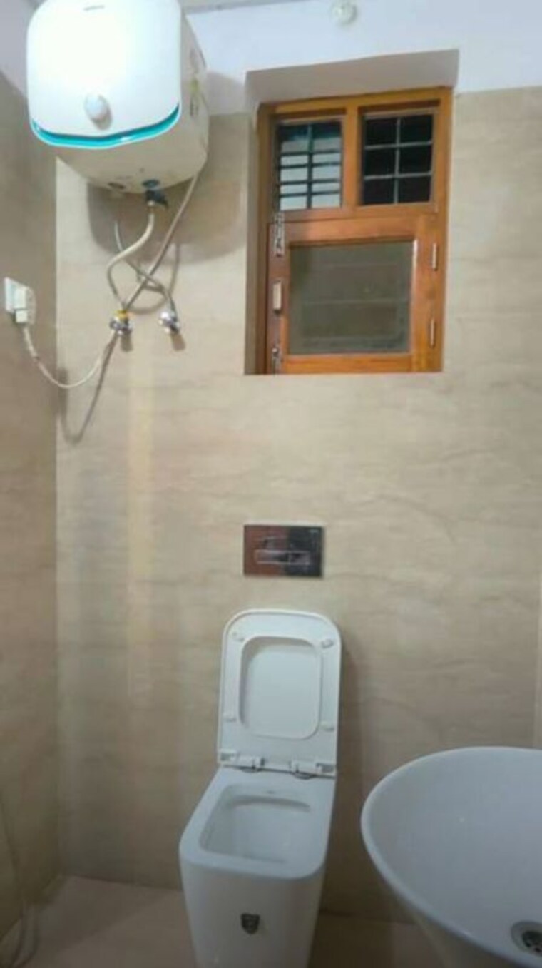 Bathroom, butler colony 3 Bedroom 1690 Sq.Ft. Apartment In Butler Colony Lucknow 9800991