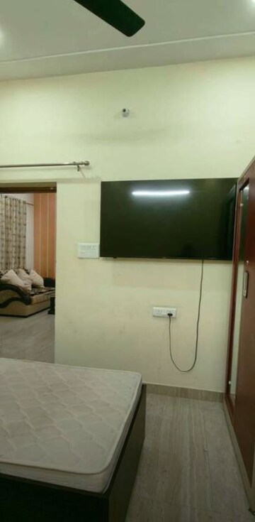 Furnished Amenities in 3 BHK Apartment at Butler Colony – for Rent