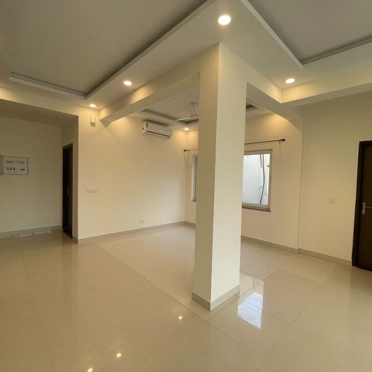 Room, bptp-amstoria 3 Bedroom 2384 Sq.Ft. Apartment In Sector 102 Gurgaon 9800995