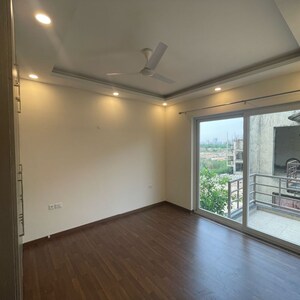 Room in 3 BHK Apartment at BPTP Amstoria, Sector 102 – for Rent