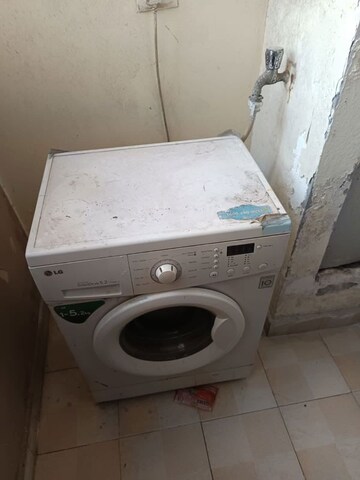 Bathroom in 2.5 BHK Apartment at Supertech 34 Pavilion, Sector 34 – for Rent