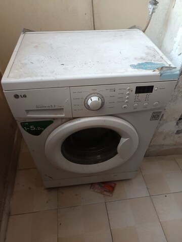 Master Bedroom in 2.5 BHK Apartment at Supertech 34 Pavilion, Sector 34 – for Rent