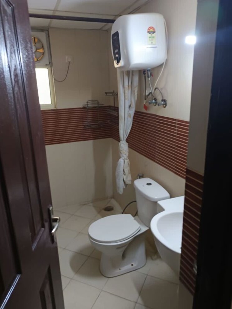 Bathroom, supertech-34-pavilion 2.5 Bedroom 1450 Sq.Ft. Apartment In Sector 34 Noida 9801004