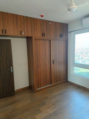 Room in 3 BHK Apartment at Hero Homes Gurgaon, Sector 104 – for Rent