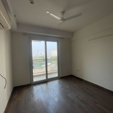 Room in 3 BHK Apartment at Conscient Heritage Max, Sector 102 – for Rent