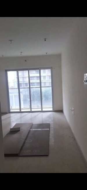 Room in 2.5 BHK Apartment at Sangam The Luxor, Goregaon West – for Rent