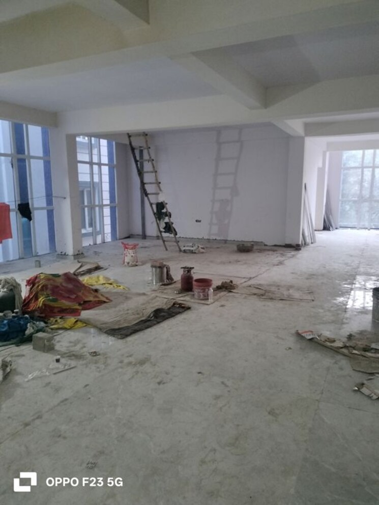  Parking, gomti nagar Commercial Office Space 2000 Sq.Ft. In Gomti Nagar Lucknow 9801084