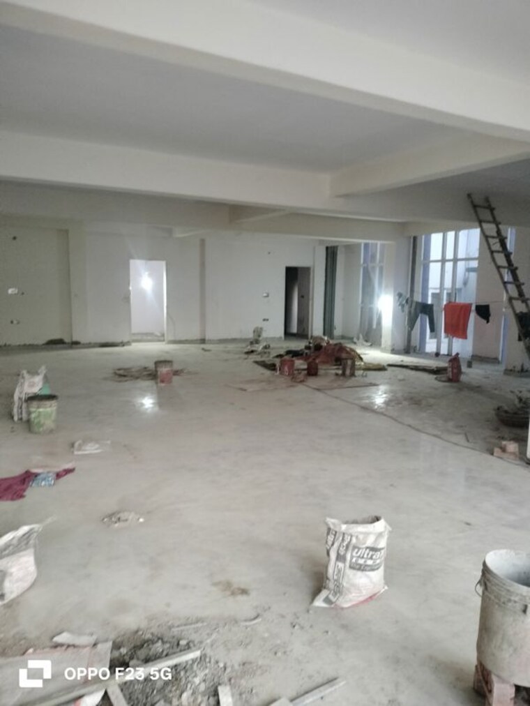  Parking, gomti nagar Commercial Office Space 2000 Sq.Ft. In Gomti Nagar Lucknow 9801084