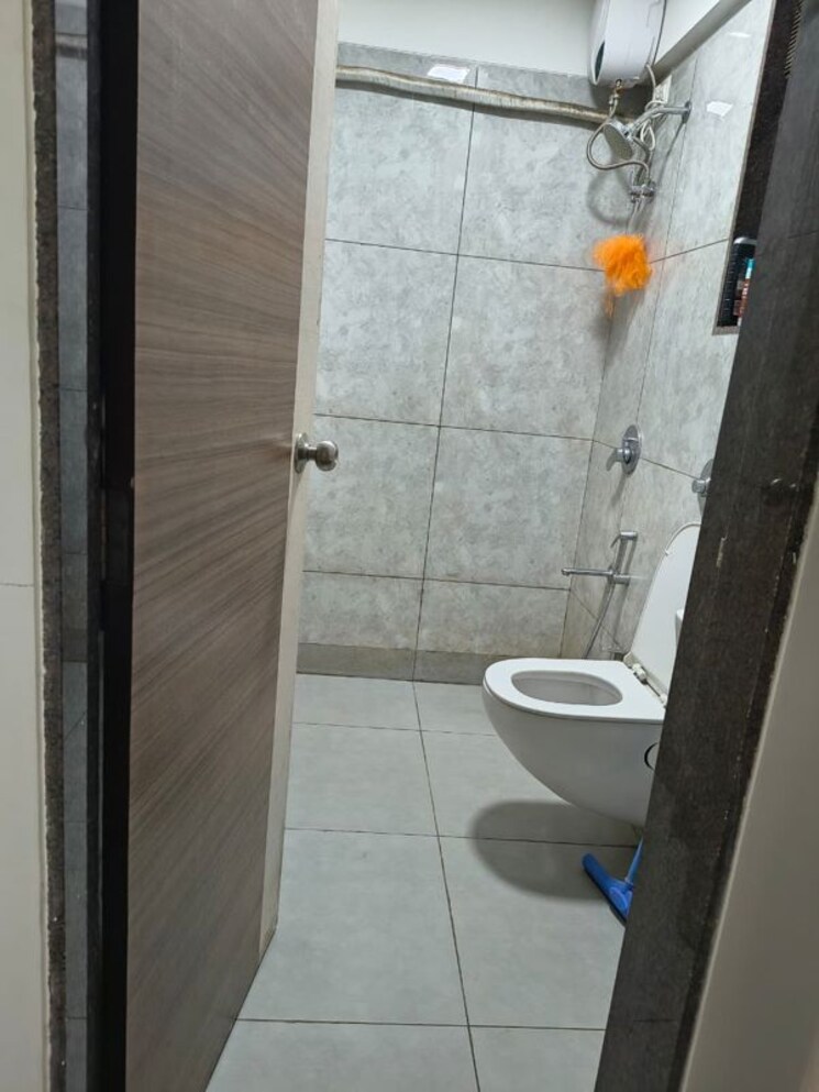 Bathroom, horizon-chs 1.5 Bedroom 450 Sq.Ft. Apartment In Andheri West Mumbai 9801091
