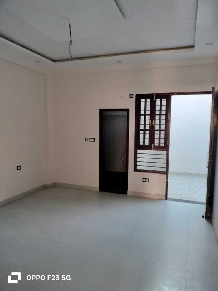 Room, indira nagar 4 Bedroom 2200 Sq.Ft. Villa In Indira Nagar Lucknow 9801096