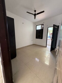 3 BHK + Servant Room Apartment For Sale in Raheja Atlantis
