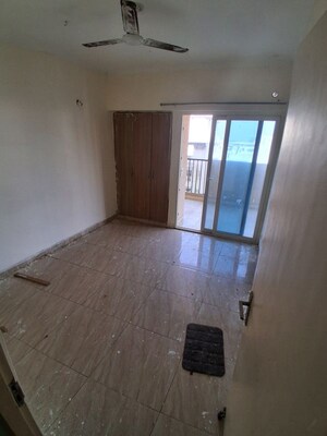 Room in 3 BHK Apartment at Unitech The Close North, Sector 50 – for Sale