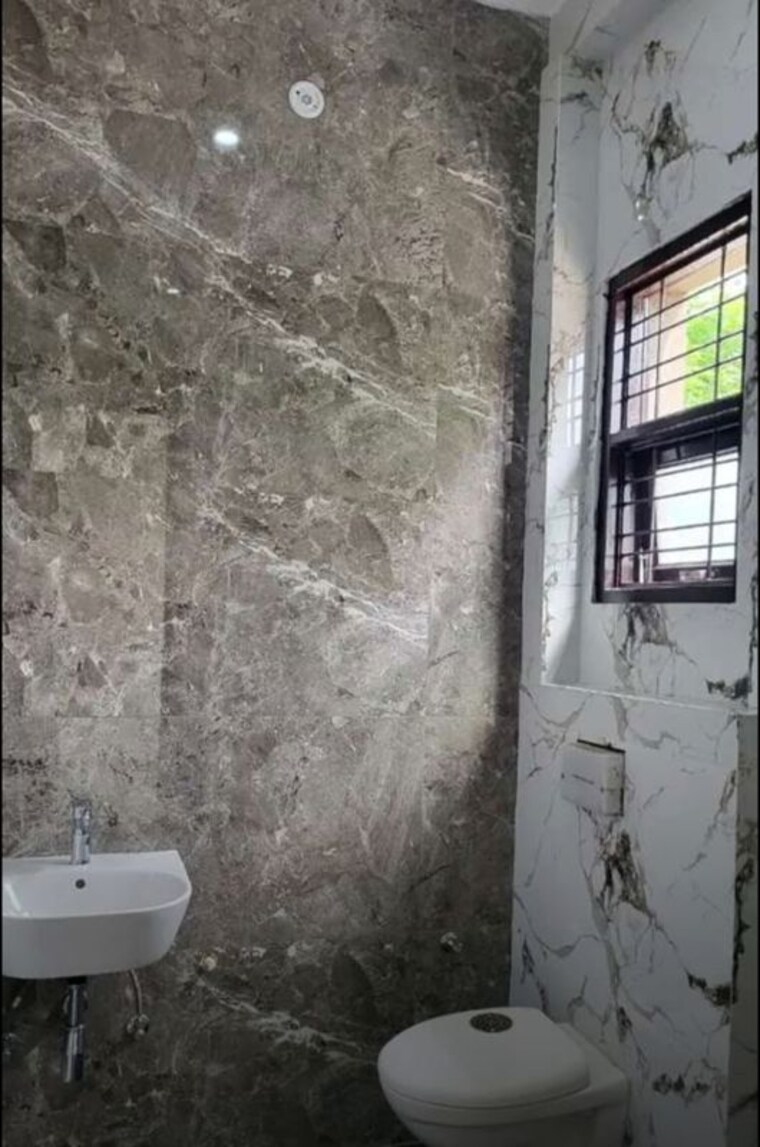 Bathroom, hazratganj 3 Bedroom 1550 Sq.Ft. Apartment In Hazratganj Lucknow 9801173