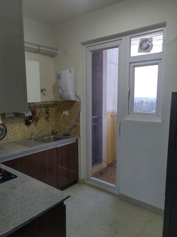 Room in 2.5 BHK Apartment at South City – for Rent