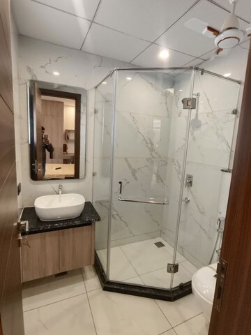 Bathroom in 3.5 BHK Builder Floor at Raj One Good Earth, Sector 71 – for Rent