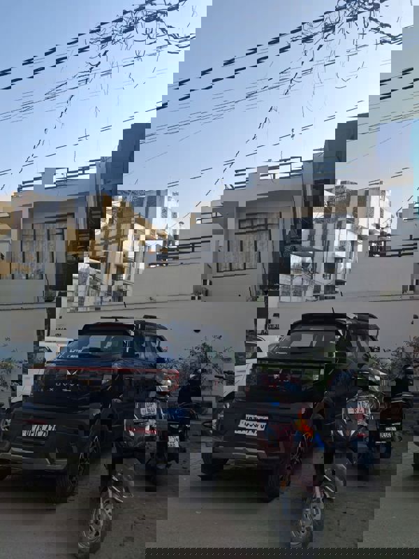 6+ BHK + Servant Room Villa For Sale in Sector 27