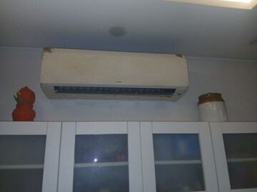 Furnished Amenities in 3 BHK Apartment at Gail Apartments, Sector 62 – for Sale