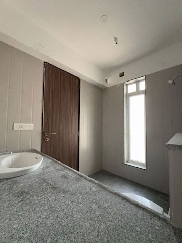 Attached Bathroom in 4 BHK Apartment at Sheth Avalon, Laxmi Nagar – for Sale